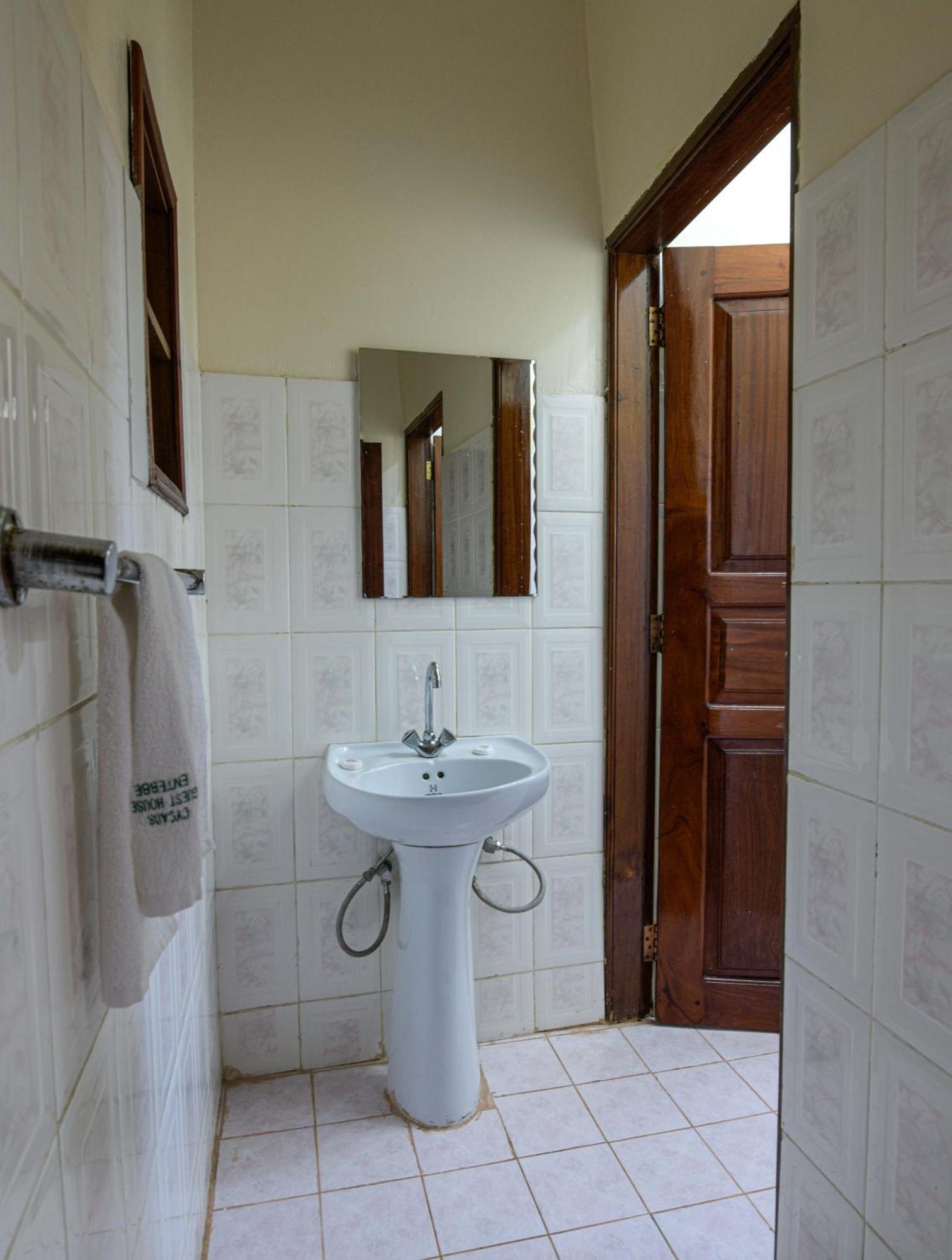 Cycad Entebbe Guest House Kültér fotó